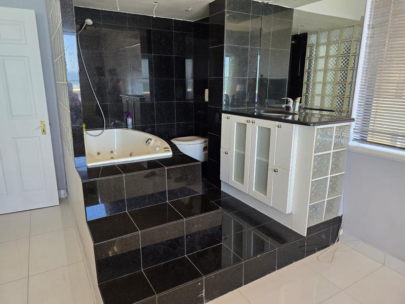 To Let 2 Bedroom Property for Rent in Sea Point Western Cape